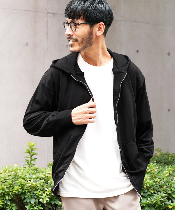 ブラック MODEL : GO 180cm 66kg Lsize